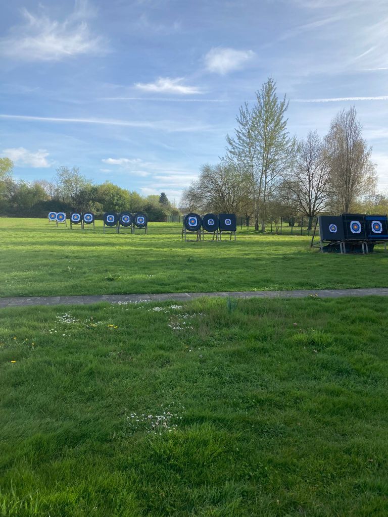 Start des Bogenschießen im Freien